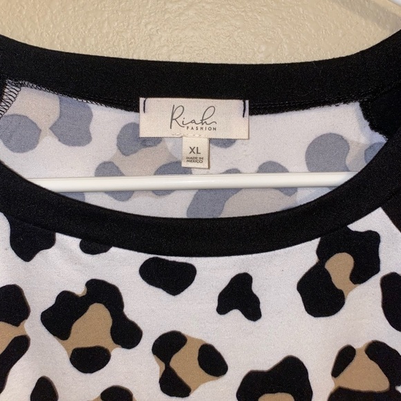 Leopard print baseball style top, size xl - Picture 2 of 3